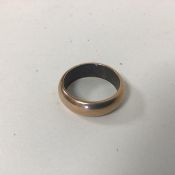 A yellow metal wedding band with base metal lining to interior (O)