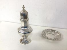 An Edwardian London silver sugar castor (20cm) and a silver pierced dish (combined: 201g)