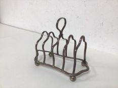 An 1887 London silver toast rack (116g)