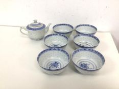 A set of six rice pattern Chinese bowls, together with teapot (11cm x 16cm x 10cm)