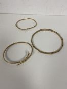 A 9ct gold bangle with Greek key decoration to exterior measures 7.5cm diameter along with another