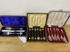 A set of six Art Deco style Epns coffee bean spoons in original case along with six Viners pastry