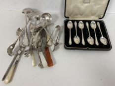 A set of six 1928 Birmingham silver coffee spoons in original box weighing 40 grammes along with a