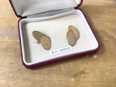 A pair of sleeve links, both marked 9ct, one panel engine turned, the other with initials HP,