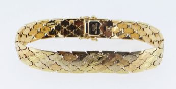 18CT GOLD TRI-COLOUR BRACELET, stamped '750', 19cms long, 35.1gms Provenance: deceased estate Powys,