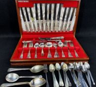 VINERS OF SHEFFIELD, wooden case of 'Kings' pattern electroplated cutlery and flatware, and a