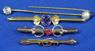 VICTORIAN NINE CARAT GOLD BAR BROOCHES (3), 5.4grms gross and two unmarked yellow metal tie pins