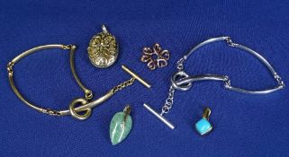 9CT GOLD JEWELLERY ITEMS (6) - to include a T bar loop bracelet in yellow gold stamped '375', a