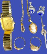 22CT, 9CT & COSTUME JEWELLERY GROUP - 7 items to include a 22ct gold agate set ring with 9ct gold