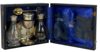 SILVER 6 PIECE TRAVELLING COMMUNION SET - London 1942 in original box consisting of 8.75cms diameter