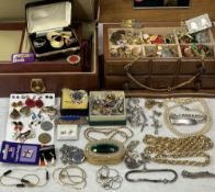 TWO MODERN JEWELLERY BOXES & CONTENTS to include a 9ct gold belt and buckle design ring set with