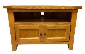 MODERN LIGHT OAK ENTERTAINMENT CABINET, 63cms H, 94cms W, 54cms D