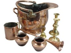 ANTIQUE COPPER & BRASSWARE GROUP - a large swing handled log bin, two pint copper and brass