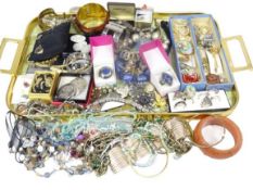 STERLING SILVER & OTHER COSTUME JEWELLERY & OTHER COLLECTABLES to include two Jade type carved