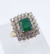 YELLOW METAL EMERALD & DIAMOND CLUSTER RING