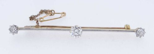 YELLOW METAL THREE STONE DIAMOND BAR BROOCH