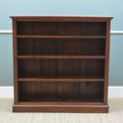 EDWARDIAN MAHOGANY BOOKCASE, moulded top, 3 adjustable shelves, plinth base, 124w x 34d x 121.5cms
