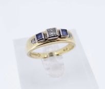 18CT CLOGAU GOLD DRESS RING with three square cut stones including centre small diamond,