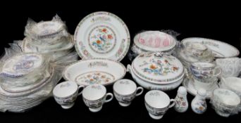 WEDGWOOD BONE CHINA 'KUTANI CRANE' PATTERN PART DINNER SERVICE FOR TEN (66)