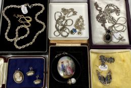 9CT GOLD, STERLING SILVER & OTHER JEWELLERY - a mixed collection to include a pair of 9ct gold