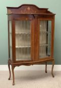 EDWARDIAN MAHOGANY DISPLAY CABINET, the railback top having inlay and twin leaded glass doors, on