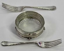 SMALL SILVER-THREE ITEMS to include a circular glass dish holder, Birmingham 1929 with pierced lower