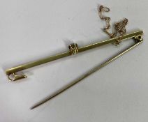 VICTORIAN 15CT GOLD SINGLE STONE DIAMOND BAR BROOCH, 5.75cms L, 3grms (pin detached)