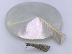 A LARGE CIRCULAR SILVER 'DISC' BROOCH - with arrow shaped attachment, 10cms diameter, London 1985,