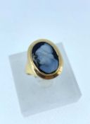 YELLOW METAL MOUNTED HARDSTONE CAMEO RING, the 19thC 'Grand Tour' banded agate oval cameo carved