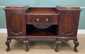 EDWARDIAN MAHOGANY BUFFET SIDEBOARD, break-top, centre drawer above cavity, right hand cellarette,