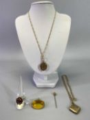 9CT, 15CT & GOLD TONE JEWELLERY, 5 ITEMS - to include a 15ct gold stamped stick pin with tiny