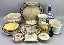 MIXED POTTERY & PORCELAIN COLLECTABLES GROUP - to include a Flow Blue meat platter, Aynsley