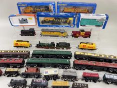 ASSORTED BACHMANN & OTHER HO/OO ENGINES & ROLLING STOCK, including Bachmann 11503 American Outline