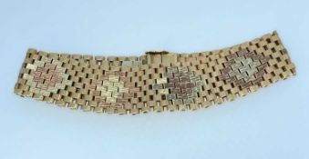 9CT GOLD TRI-COLOUR BRACELET, of brickwork and textured design, 18cms long, 29.8gms Provenance: