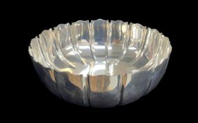 GEORGIAN-STYLE IRISH SILVER STRAWBERRY DISH, Royal Irish Silver Co., Dublin 1974, of deep lobed form