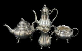 VICTORIAN SILVER TEA & COFFEE SERVICE, William Hunter, London 1869, melon form with melon knops,