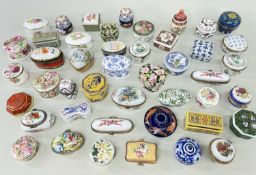 A LARGE QUANTITY OF MODERN REPRODUCTION PORCELAIN PILL BOXES, mainly by Del Prado, Minton and others