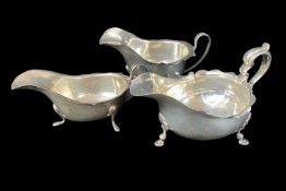 THREE 20TH CENTURY SILVER SAUCE BOATS, two Viners Ltd, Sheffield and one London,tot appr wt 22ozt (