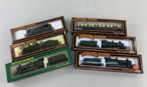 MAINLINE RAILWAYS: OO GAUGE, a Manor Class 4-6-0 loco 'Hinton Manor' 7819 in GWR green livery, a