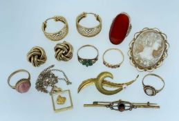 ASSORTED GOLD JEWELLERY comprising pair of 9ct gold lattice earrings, 9ct gold cameo brooch, 9ct