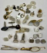 GENTLEMAN'S 9CT WHITE GOLD CUFFLINKS & COLLAR STUD SET, 7grms gross, two pairs of silver