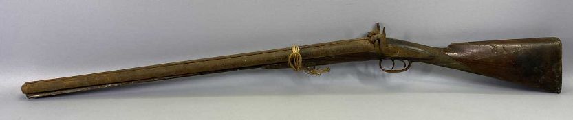 ANTIQUE DOUBLE BARRELLED TWELVE BORE PERCUSSION SHOTGUN, with 76cm barrels, walnut stock and