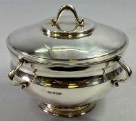 FOUR HANDLED SILVER BOWL & COVER - Sheffield 1905, Maker Lee & Wigfull, plain format, circular