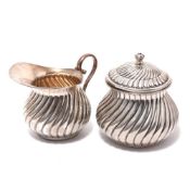 Zuckerdose und Milchkännchen. Silber.