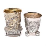 Zwei Becher. Moskau, 19. Jh. bzw. Hanau, Neresheimer | Silber, tlw. vergoldet.