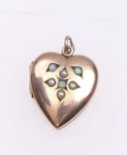 Herzförmiges Opal-Perl-Medaillon, Um 1900