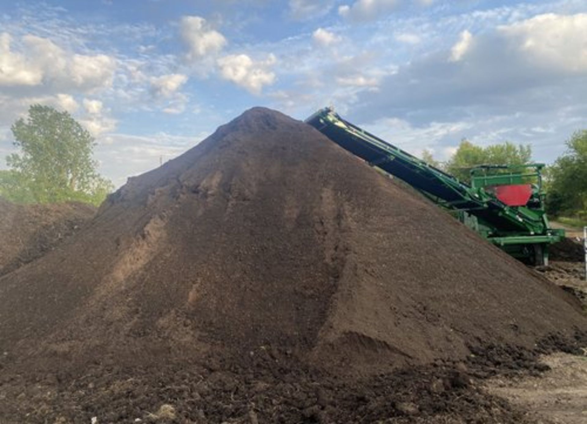 One (1) Yard of Elite Professional Grade Peat Soil. Peat is the surface organic layer of a soil that - Image 2 of 3