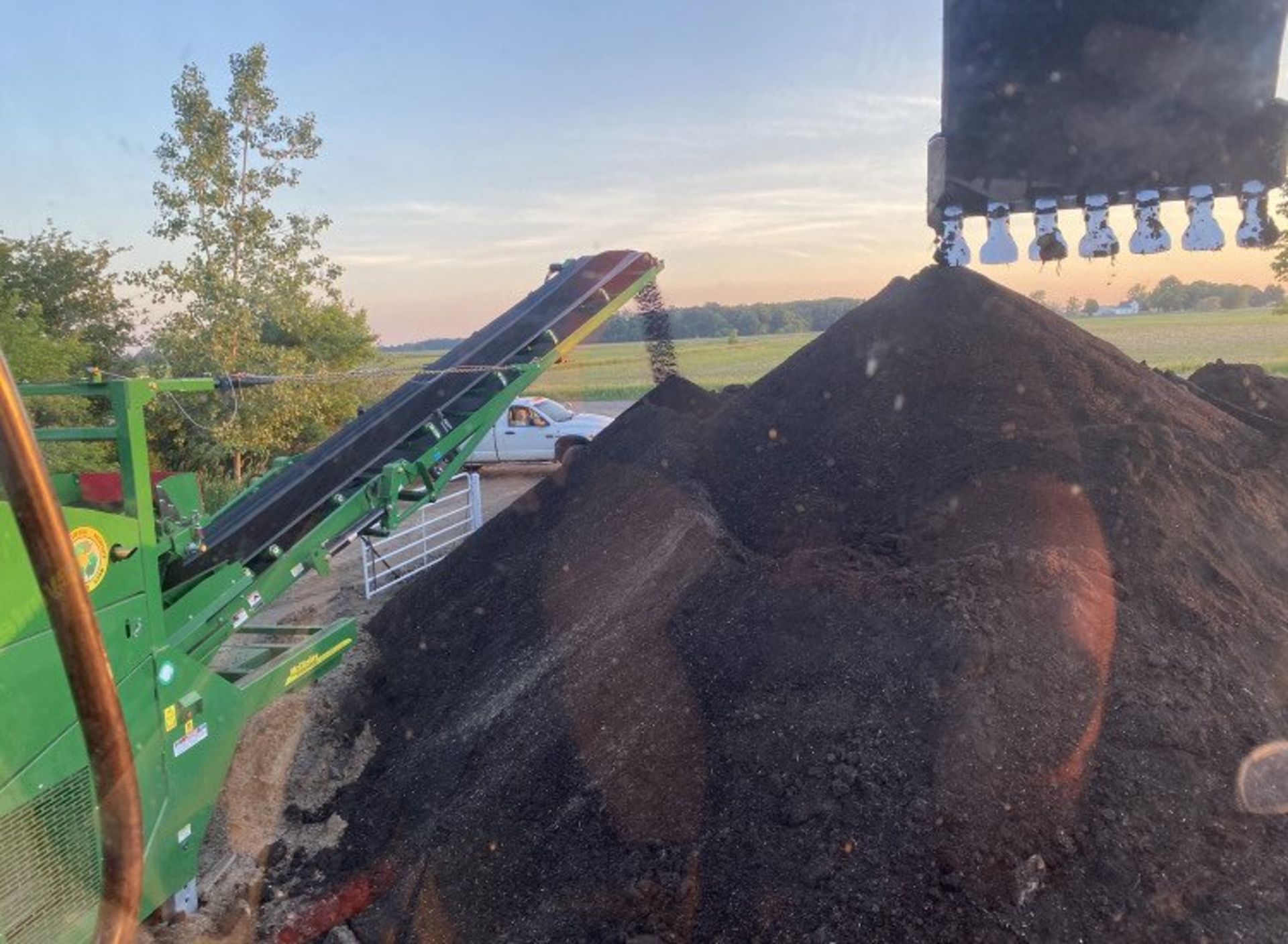 One (1) Yard of Elite Professional Grade Peat Soil. Peat is the surface organic layer of a soil that - Image 3 of 3