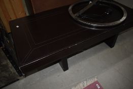 A modern leatherette coffee table, approx. 120 x 60cm
