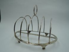 A Georgian silver 4 slice toast rack of plain oval form on bracket feet, London 1789, Andrew